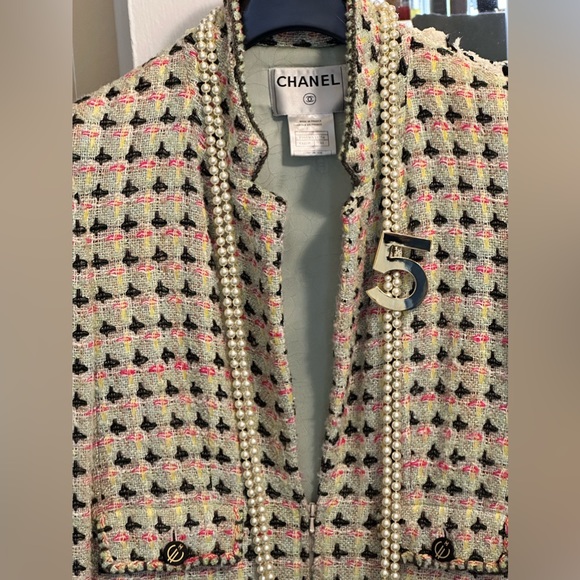 Authentic Vintage Chanel in Tweed France size 44. In great condition. Vintage. - Picture 2 of 13